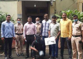 विना परवाना अग्नीशस्त्र बाळगल्या