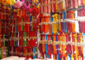 राख्यांनी बहरली बाजारपेठ ; रक्षाबंधन सण आठवड्यावर