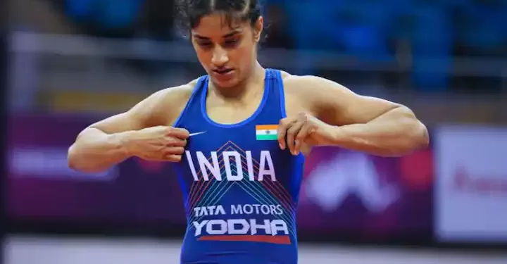शिस्तभंगप्रकरणी विनेश निलंबित
