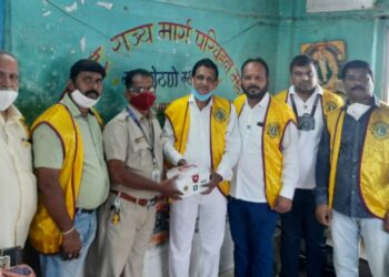 नागोठणे लायन्स क्लबकडून प्रथमोपचार पेटीचे वाटप
