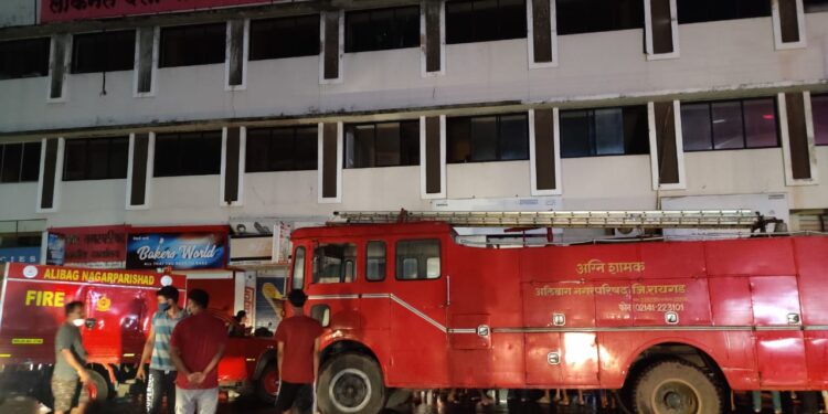 अलिबागमधील बॅटरीजच्या  गोडाउनला आग