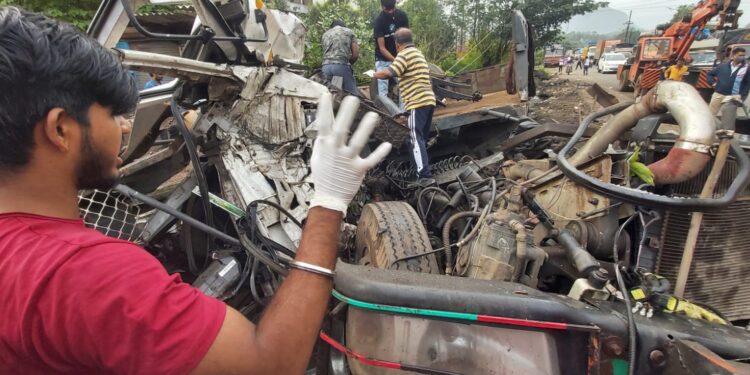 खोपोली भीषण अपघात; एकाचा जागीच मृत्यू