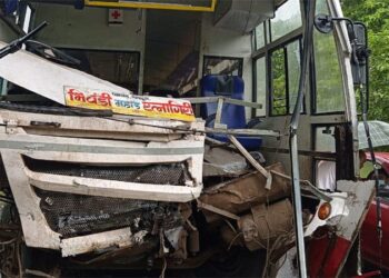 खेड – कशेडी घाटात एसटीची डंपरला धडक; 21 प्रवासी जखमी