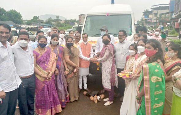 आंबेवाडी आरोग्य केंद्रात रुग्णवाहिकेचे लोकार्पण