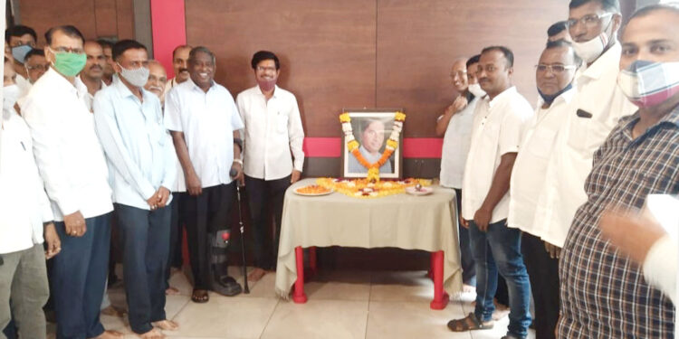 नारायण नागु पाटील यांना अभिवादन