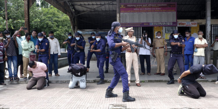 अलिबाग एसटी आगारात अतिरेक्यांच्या अटकेचा थरार
