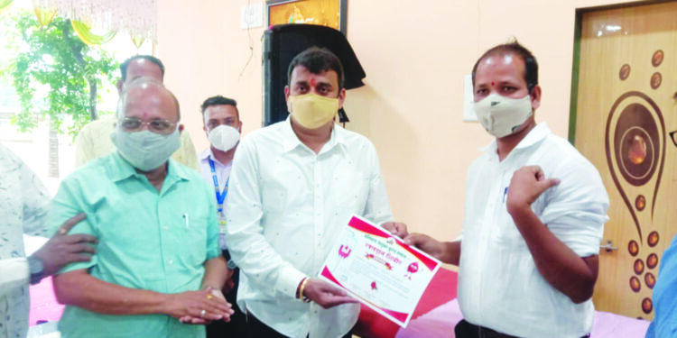 बुरुड समाजातर्फे रक्तदान शिबीर उत्साहात