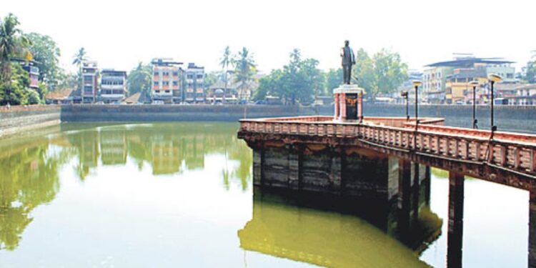 चवदार तळ्यांची संरक्षक भिंत खचतेयं?