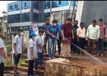 डॉ.बाबासाहेब आंबेडकर पुतळ्याची स्वच्छता