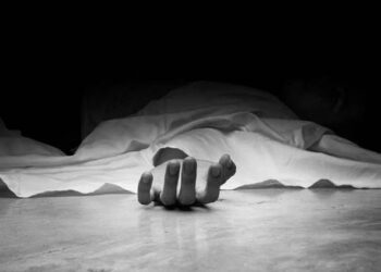 रहदारीच्या चौकात ‘या’ नाक्यावर इसमाचा आढळला  मृतदेह