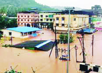 पूरग्रस्त व्यावसायिकांना जिल्हा बँकांचा आधार