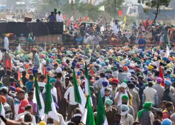 काळे कृषी कायदे रद्द करा, तरच आंदोलन मागे