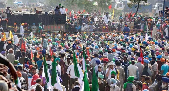 काळे कृषी कायदे रद्द करा, तरच आंदोलन मागे