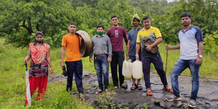 रसायनी पोलिसांकडून गावठी हातभट्टी उध्वस्त