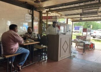 निर्बंध शिथिल होताच हॉटेल, मॉलसह अन्य दुकाने सुरू