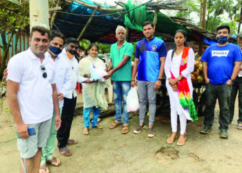 सक्षम एज्युकेशन सोसाटीतर्फे सुरक्षितता किटचे वाटप