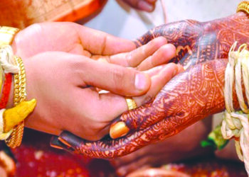 विवाहासाठी कर्ज वाढली, दातेही वाढले