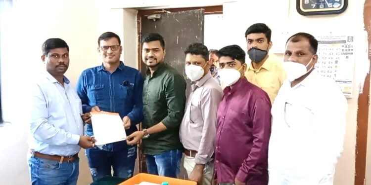 ग्राहकांना पूर्वसूचना न देताच महावितरणने काढले मीटर