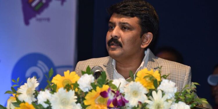 डॉ.महेंद्र कल्याणकर यांनी स्वीकारला रायगड जिल्हाधिकारी म्हणून पदभार