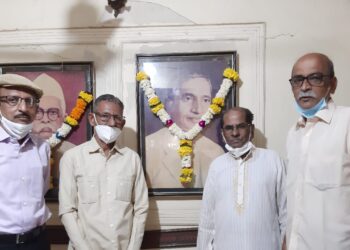 जिल्हा पत्रकार संघातर्फे ना. ना. पाटील यांची जयंती साजरी