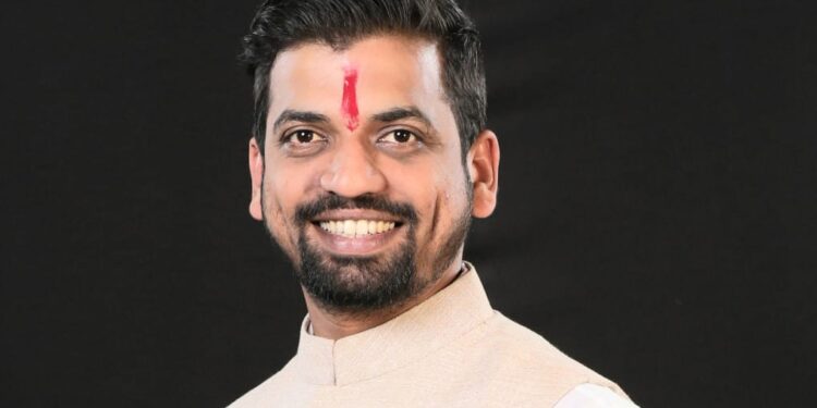 जनतेचा आशीर्वाद मागायला नाही तर माफी मागायला यात्रा काढा- शेकाप युवा नेते निलेश थोरे