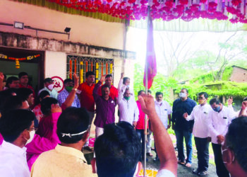 पेण शेकापतर्फे वर्धापन दिन साधेपणाने साजरा