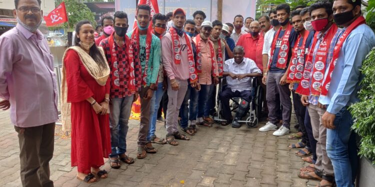 रामराज मोहल्ला येथील कार्यकर्त्यांचा शेकापक्षात प्रवेश