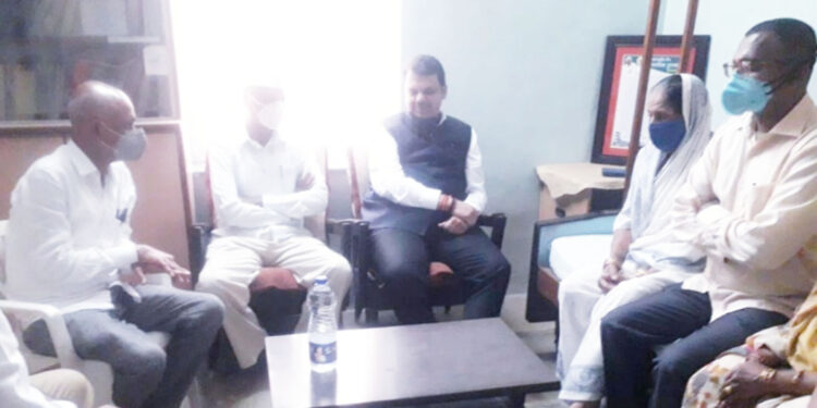 गणपतराव देशमुख यांचे विधिमंडळात स्मारक व्हावे