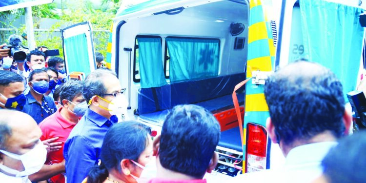 रायगडसाठी 14 रुग्णवाहिका मुख्यमंत्र्यांच्या हस्ते लोकार्पण