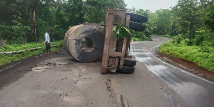 कोलाड-भिरा मार्गावर भीषण अपघात