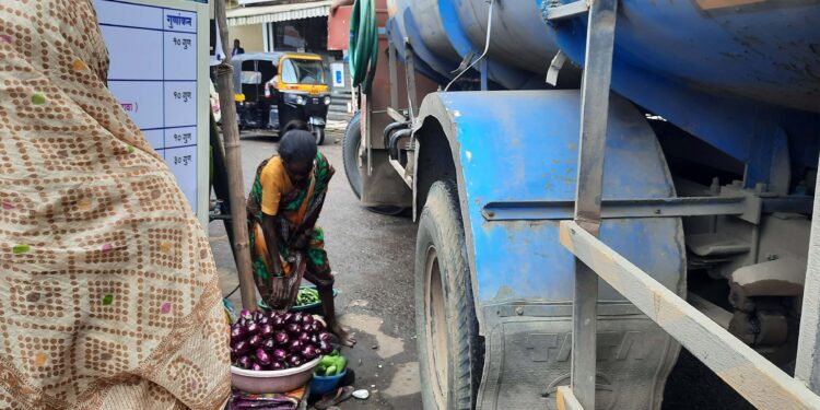 भाजी विकणार्‍यांना अपघाताची भिती