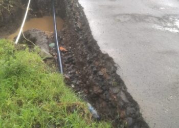 भडवळ-ममदापूर-नेरळ रस्ता धोकादायक