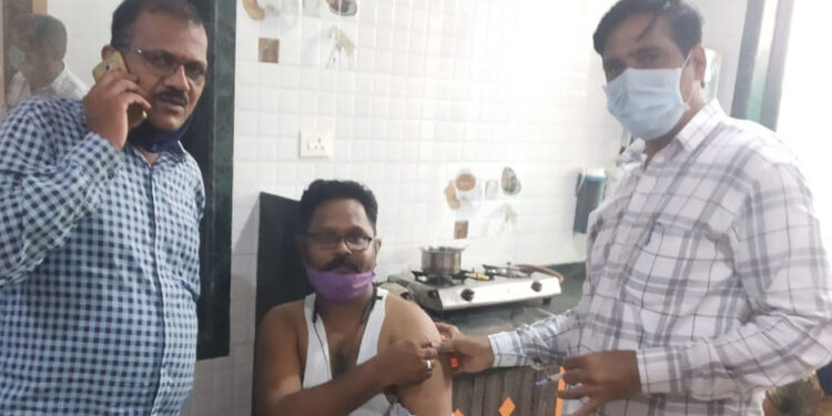 तळवडे येथे 140 जणांचे लसीकरण