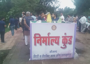 रिस गणेशघाटावर निर्माल्य संकलन