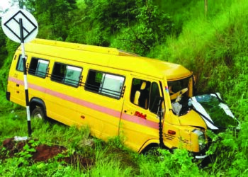 महाडजवळ टेम्पो ट्रॅव्हलचा अपघात