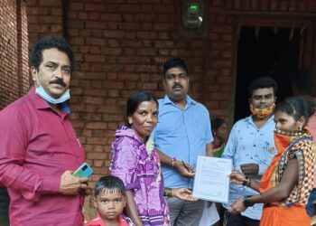 आदिवासी बांधवांना जातीच्या प्रमाणपत्राचे वाटप