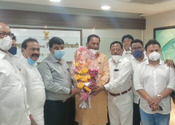 रायगडचे जिल्हाधिकारी कल्याणकर यांच्या समवेत महाविकास आघाडीच्या शिष्टमंडळाची बैठक