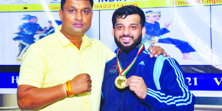 पालीतील अनुज सरनाईकने राज्यस्तरीय पिंच्यांक सिल्याट स्पर्धेत पटकावले सुवर्णपदक