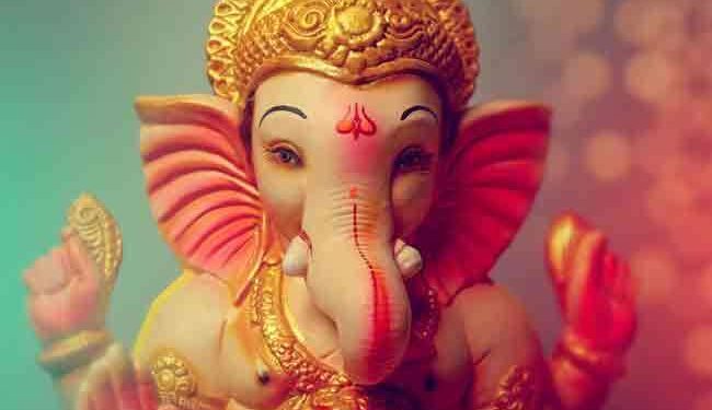 मुस्लिम बांधवांनी केली गणरायाची पूजा