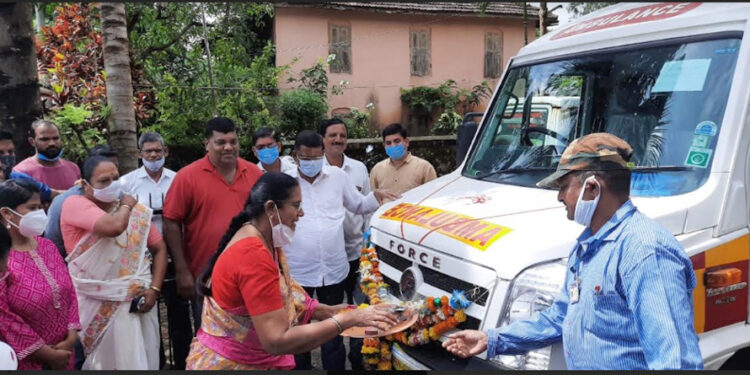पेडांबे  प्रा.आरोग्य केंद्रात रूग्णवाहिका प्रदान