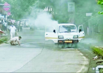 नेरळमध्ये सीएनजी कारला आग