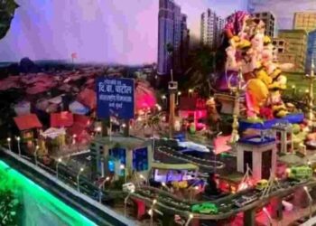 गणेशभक्ताने साकारला नवी मुंबई विमानतळाचा देखावा