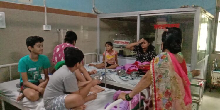 भयानक! चायनिज खाल्ल्याने विषबाधा; मामाकडे गेलेल्या ‘त्या’ 7 मुलांवर उपचार सुरु