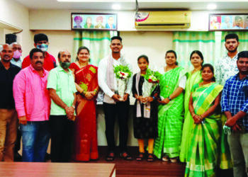 मयूर शेळके व साक्षी लाड यांचा कर्जत नगरपरिषदेतर्फे सत्कार