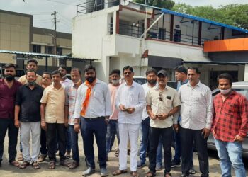 महिंद्रा सँनियो व्यवस्थापनाचा मुजोरपणा ; ४८ कत्राटी कामगारांना कामावर घेण्यासाठी मनसेचे उपोषण