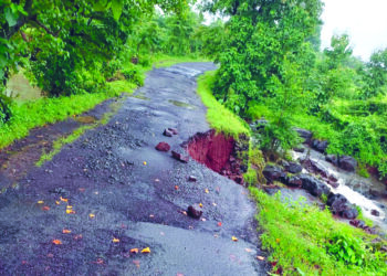 अंथ्राट-गुडवण रस्त्याची दुरवस्था