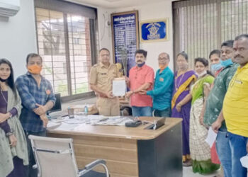 परप्रातियांची नोंदणी करण्यासाठी मनसेचे निवेदन