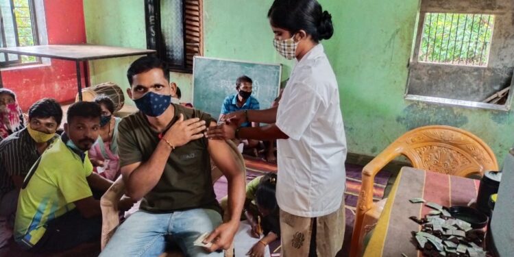 संपूर्ण चेरफळवाडीवर झाले लसीकरण