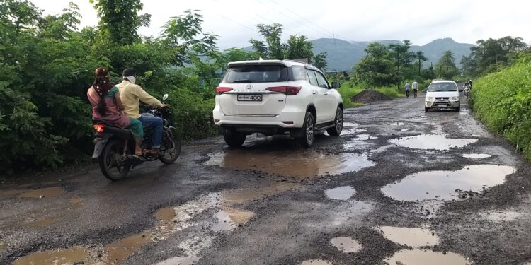 सावधान ! पाली-खोपोली मार्ग बनलाय मृत्यूचा सापळा