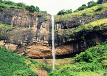 पांडवकड्यात अडकलेल्या पर्यटकांची सुटका